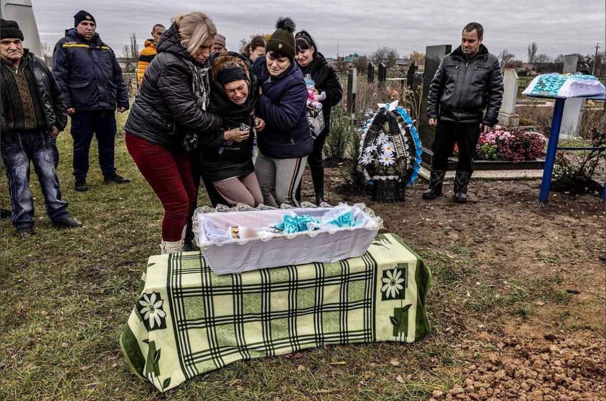Säuglingsbegräbnis nach russischen Raketenangriff auf die Entbindungsstation Wilnjansk in der Region Saporischschja 